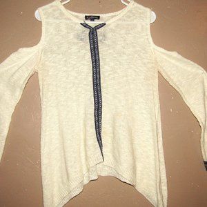 Shoulder cutout sweater